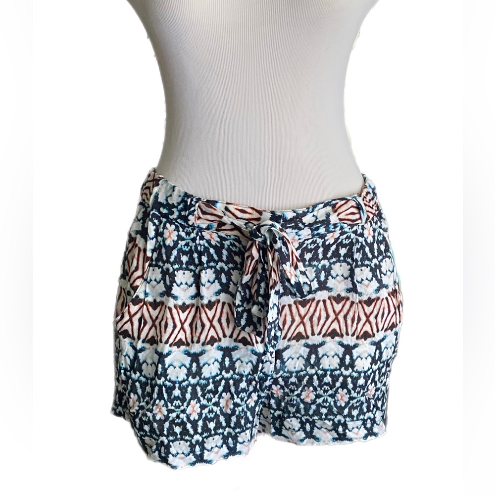 NWT | Multi-Colored Maurice’s Lightweight Cloth Shorts With Pockets & Front Tie